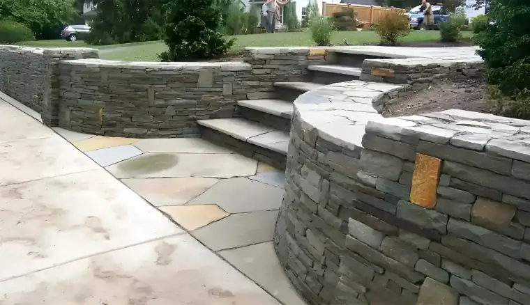 Stone retaining wall with integrated steps